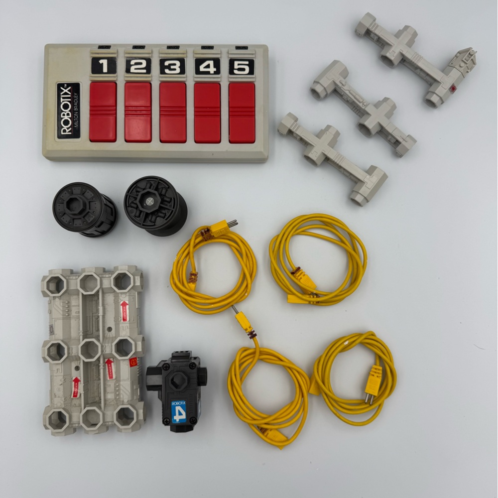 Vintage Robotix R-2000 Motorized Building System 1984 MB Tested‎ - Picture 7 of 15